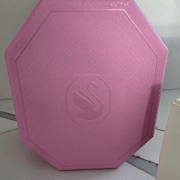 SWAROVSKI Elegant Green and Purple Stone Earrings Orobita Collection - Picture 10 of 16